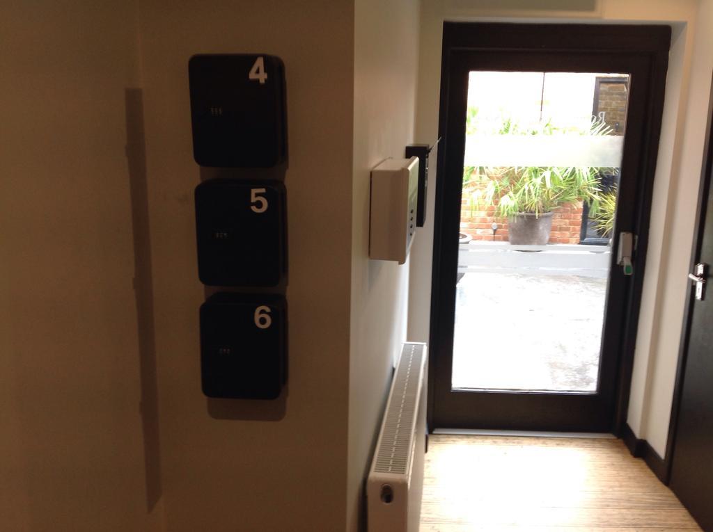 Rooms @ Number Six โอ๊กคัม ภายนอก รูปภาพ